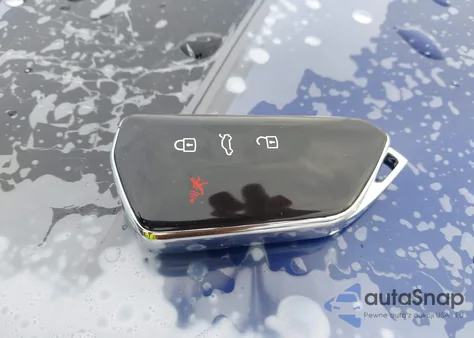 2023 Volkswagen Golf R 2.0T z USA, uszkodzony, nr VIN WVWFB7CD2PW209436